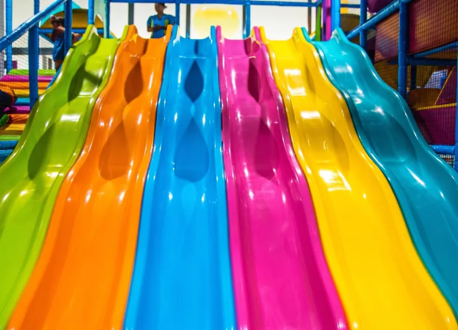 Toboganes multicolor de fibra de vidrio para juegos infantiles